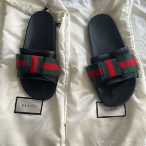 Gucci bow slides